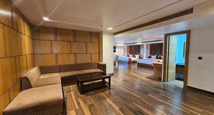 Hotel Elara Room Type - Maharaja Suite