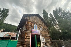 SHEENS RESTAURANT AND HOME STAY