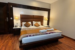 Hotel Geet Deluxe Near Connaught Place and New Delhi Railway Station