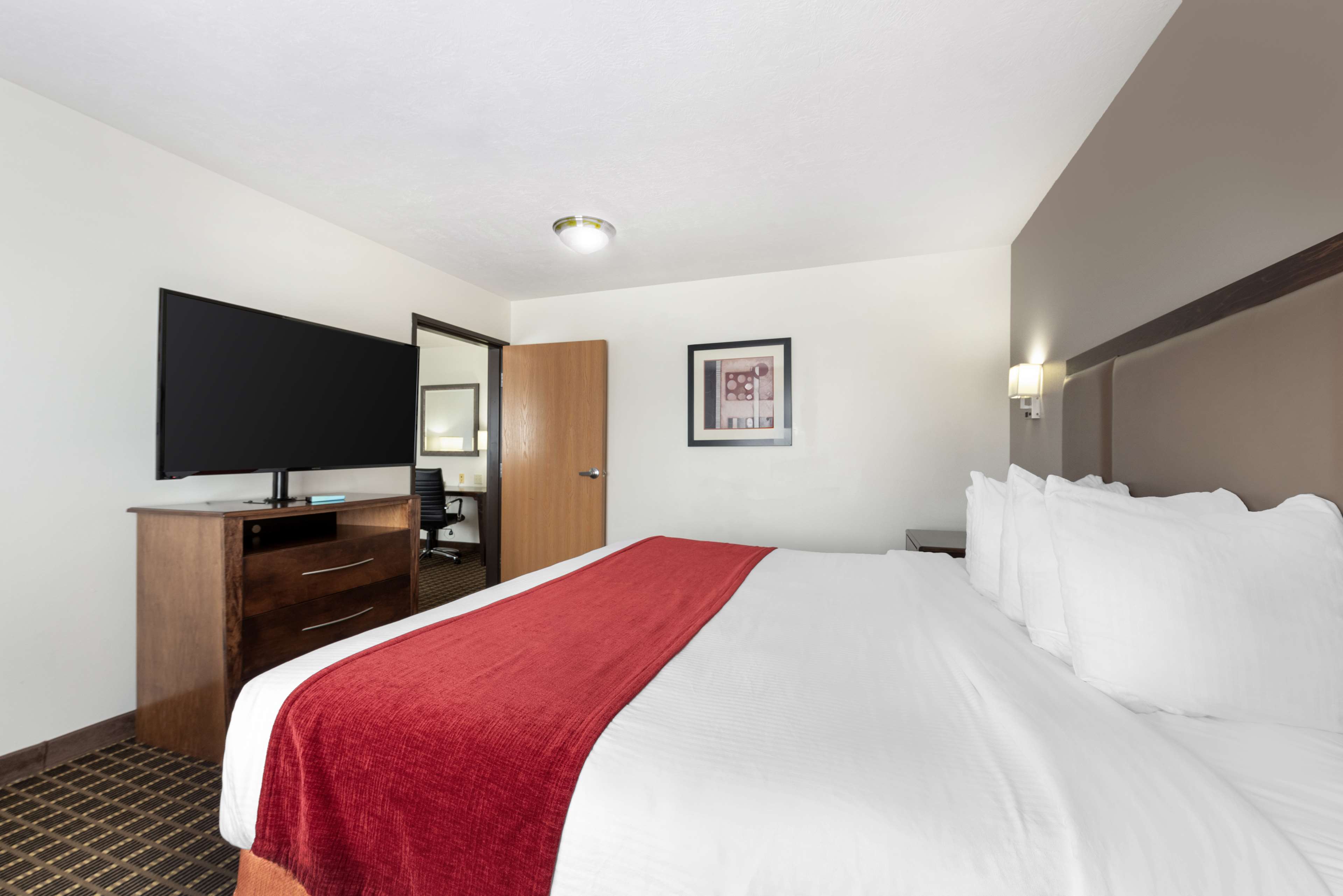 Best Western Plus Eagleridge Inn & Suites - Tap to explore photos