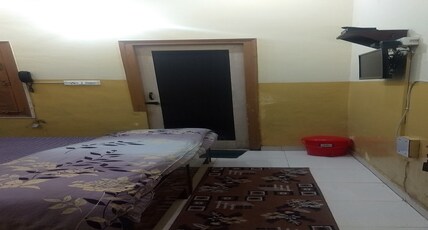 JAGRAJ GUEST HOUSE Room Type - Standard Double Bed Room with Cooler