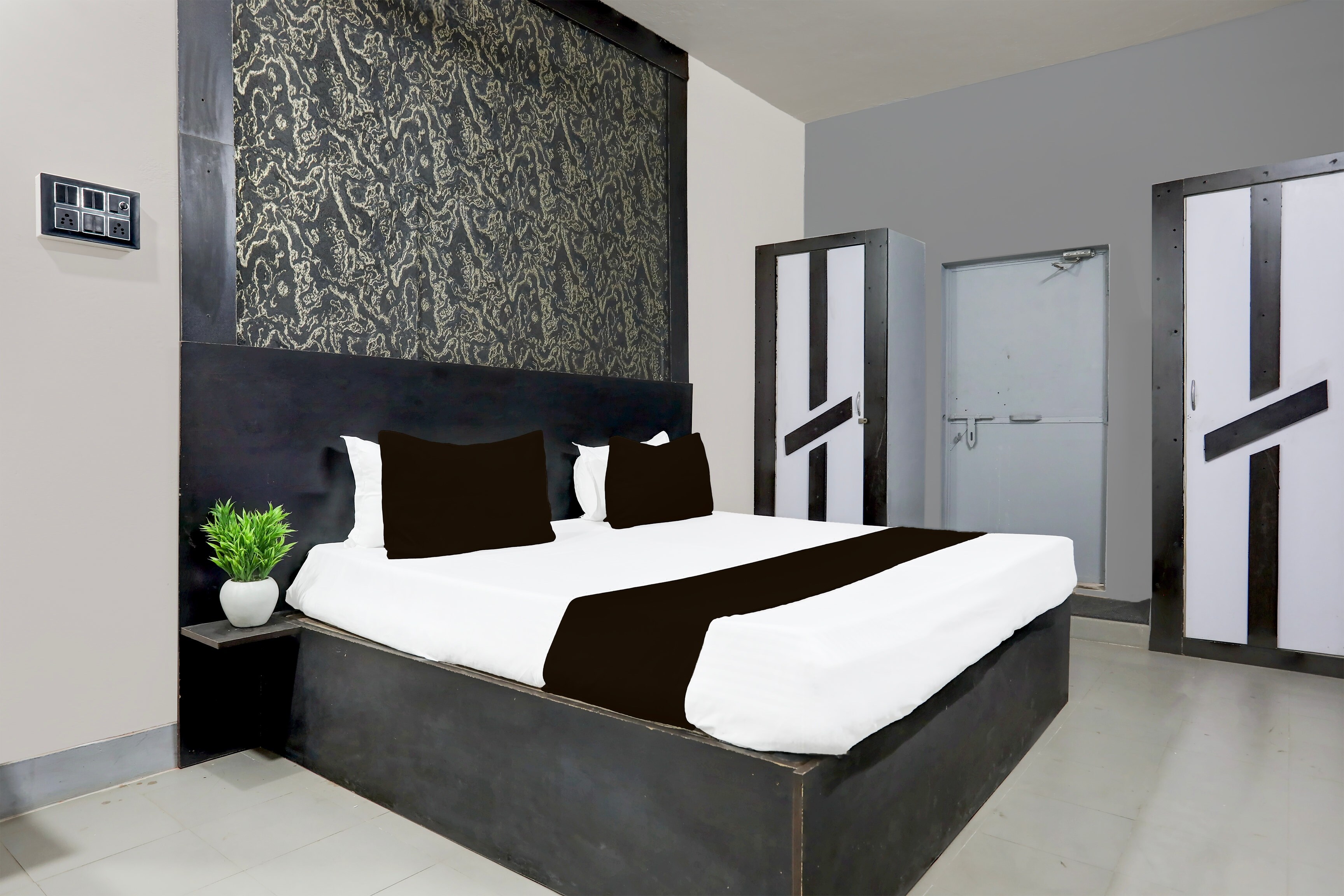 SPOT ON Hotel Jashn Inn - Tap to explore photos