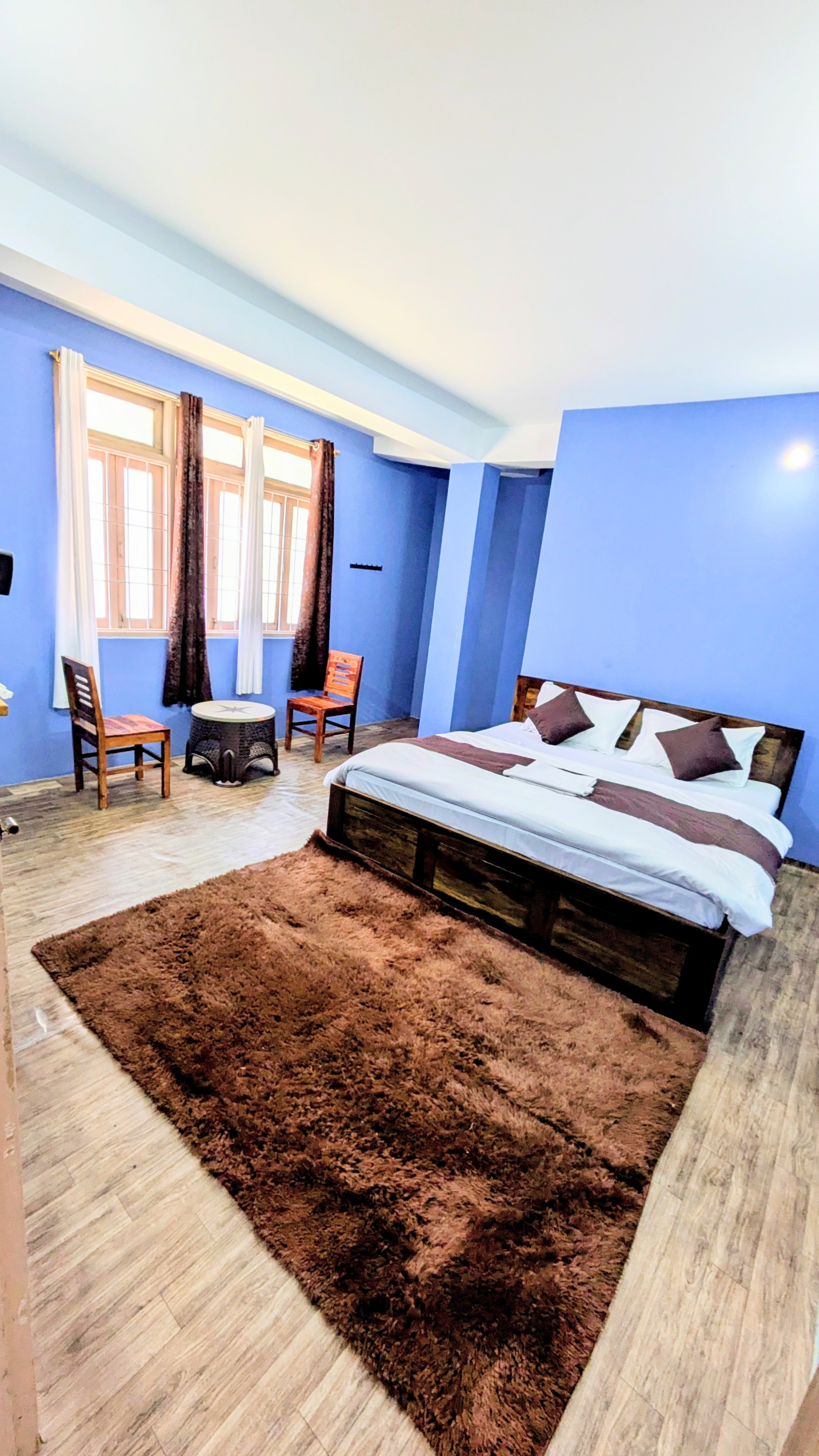 Accomoon hotels - Tap to explore photos