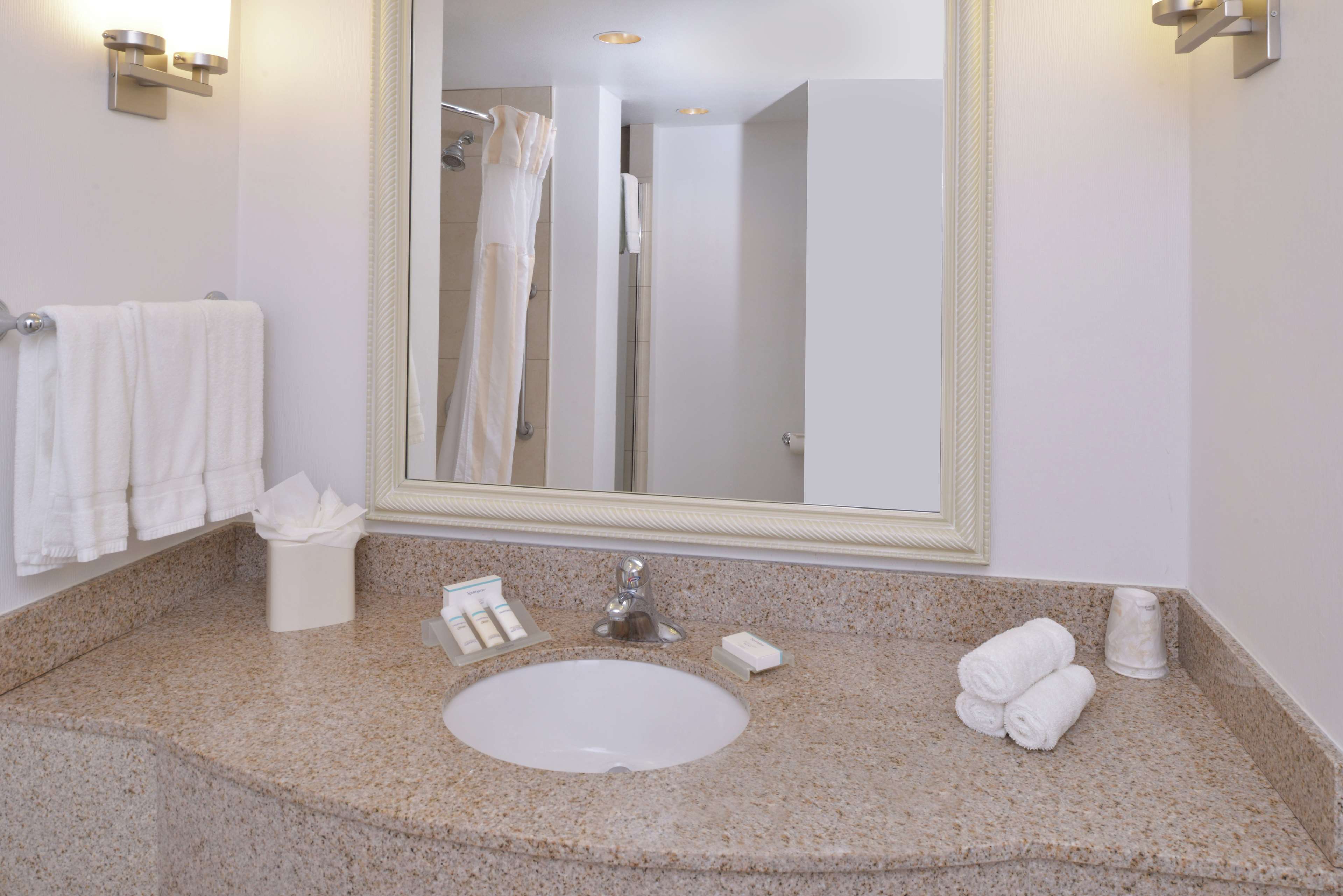 Hilton Garden Inn Yuma Pivot Point - Tap to explore photos