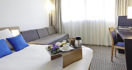 Novotel Chartres Room Type - Family Comfort Room with 1 double bed and 1 double sofa bed Novotel Chartres Room Type - Family Comfort Room with 1 double bed and 1 double sofa bed