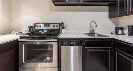 Best Western Plus Sebastian Hotel & Suites Room Type - Suite - 1 King 2 Queen Beds, Non-Smoking, Separate Bedroom, Full Kitchen, Sofabed, Full Breakfast