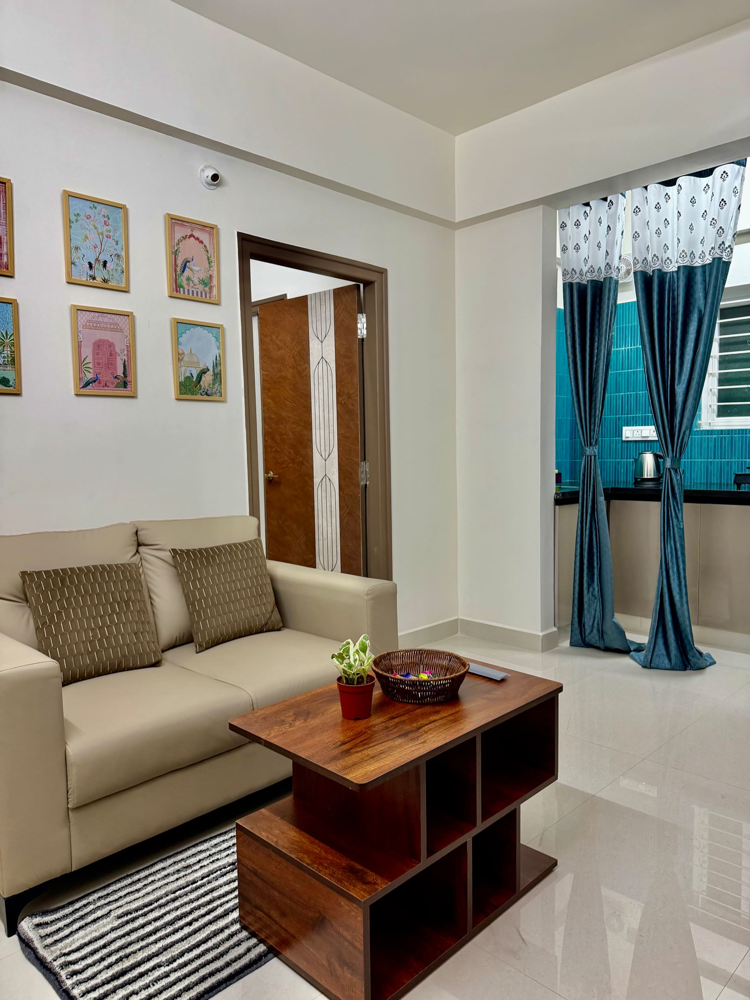 Scuzi stay near Flipkart and embassy Tech village - Tap to explore photos