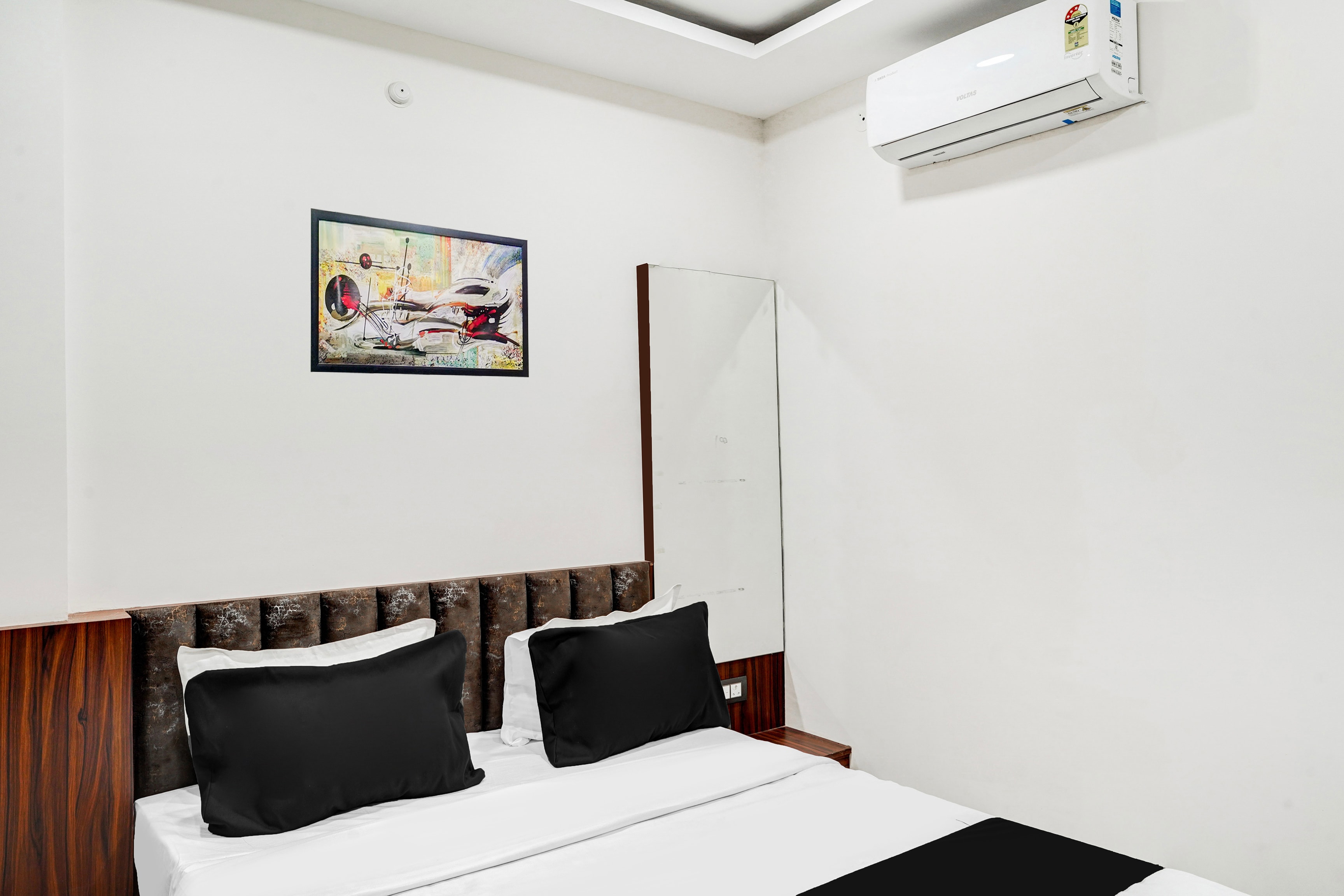 Hotel O Rudra Palace - Tap to explore photos