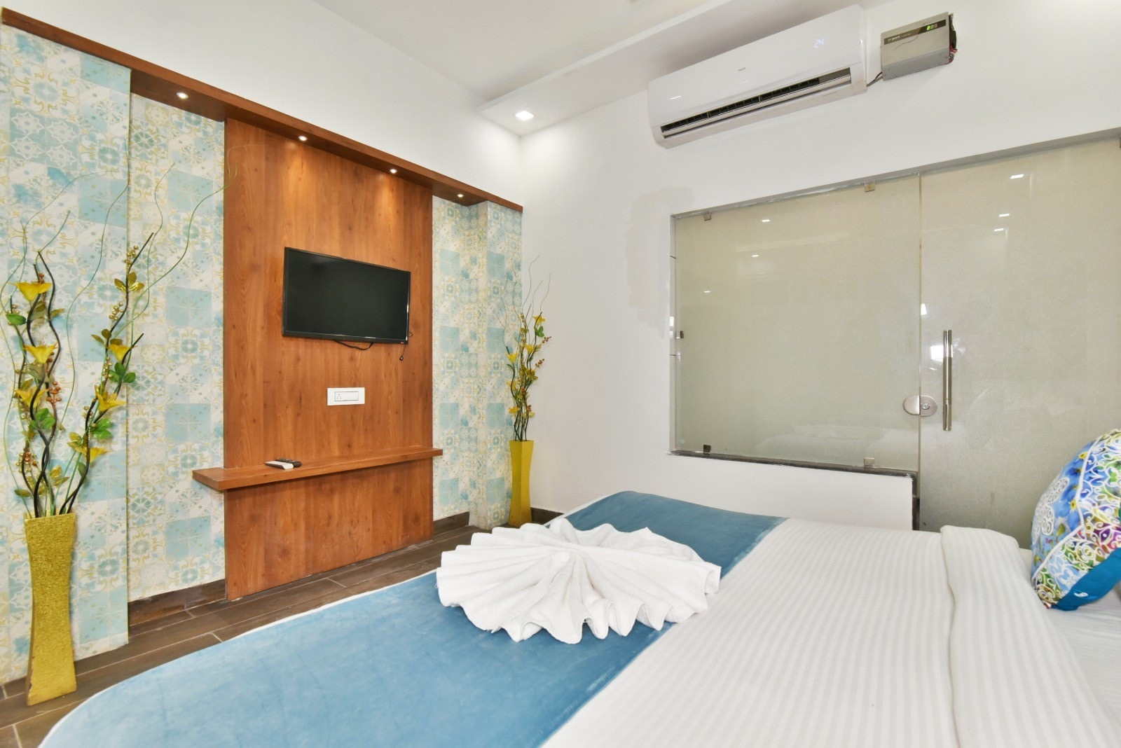 Hotel Sallow Premium - Tap to explore photos