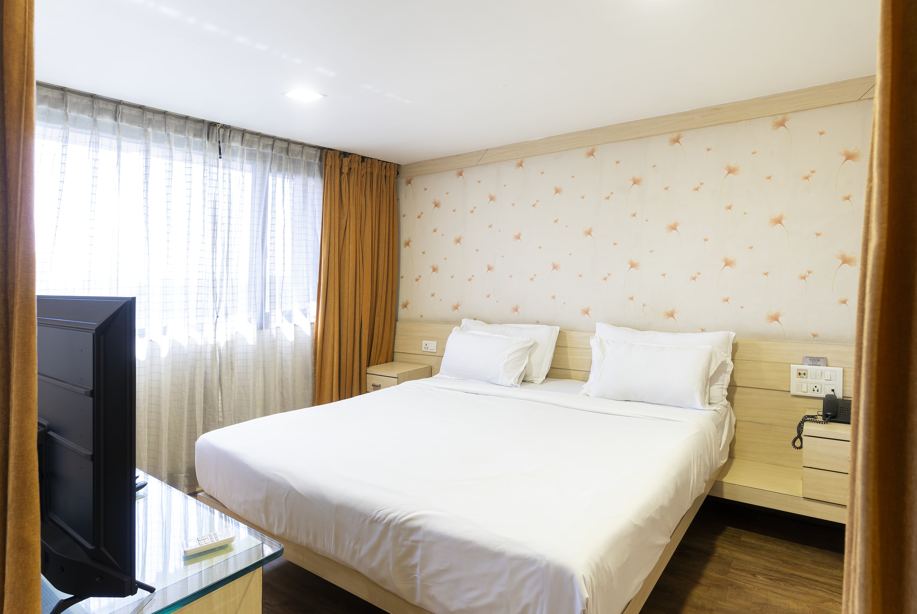 Infiniti Hotel - Tap to explore photos