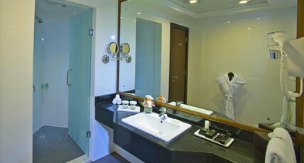 Ramada By Wyndham Abu Dhabi Corniche Room Type - Deluxe City View 1 Twin Bed