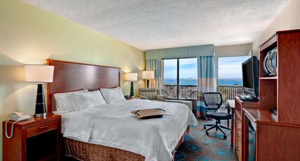 Hampton Inn by Hilton Lake Havasu City Room Type - KNG-BALCONY-LKVW-NSMKG