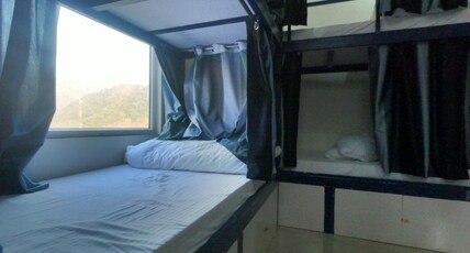 Back Stayz Hostel Room Type - 6 Bed Mixed Dorm Ensuite
