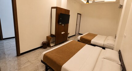 HOTEL AAGMAN Room Type - Super Saver Family Room