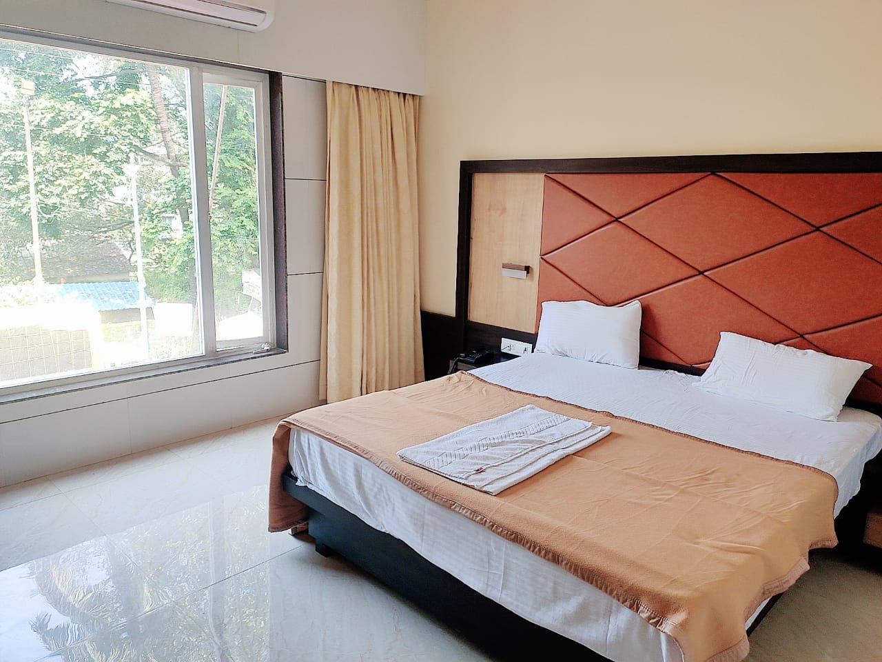 M B Residency Lodging and Boarding - Tap to explore photos