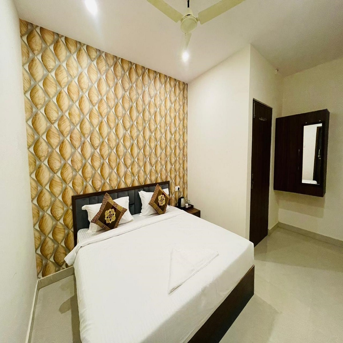 Hotel Imperial Kashi - Tap to explore photos