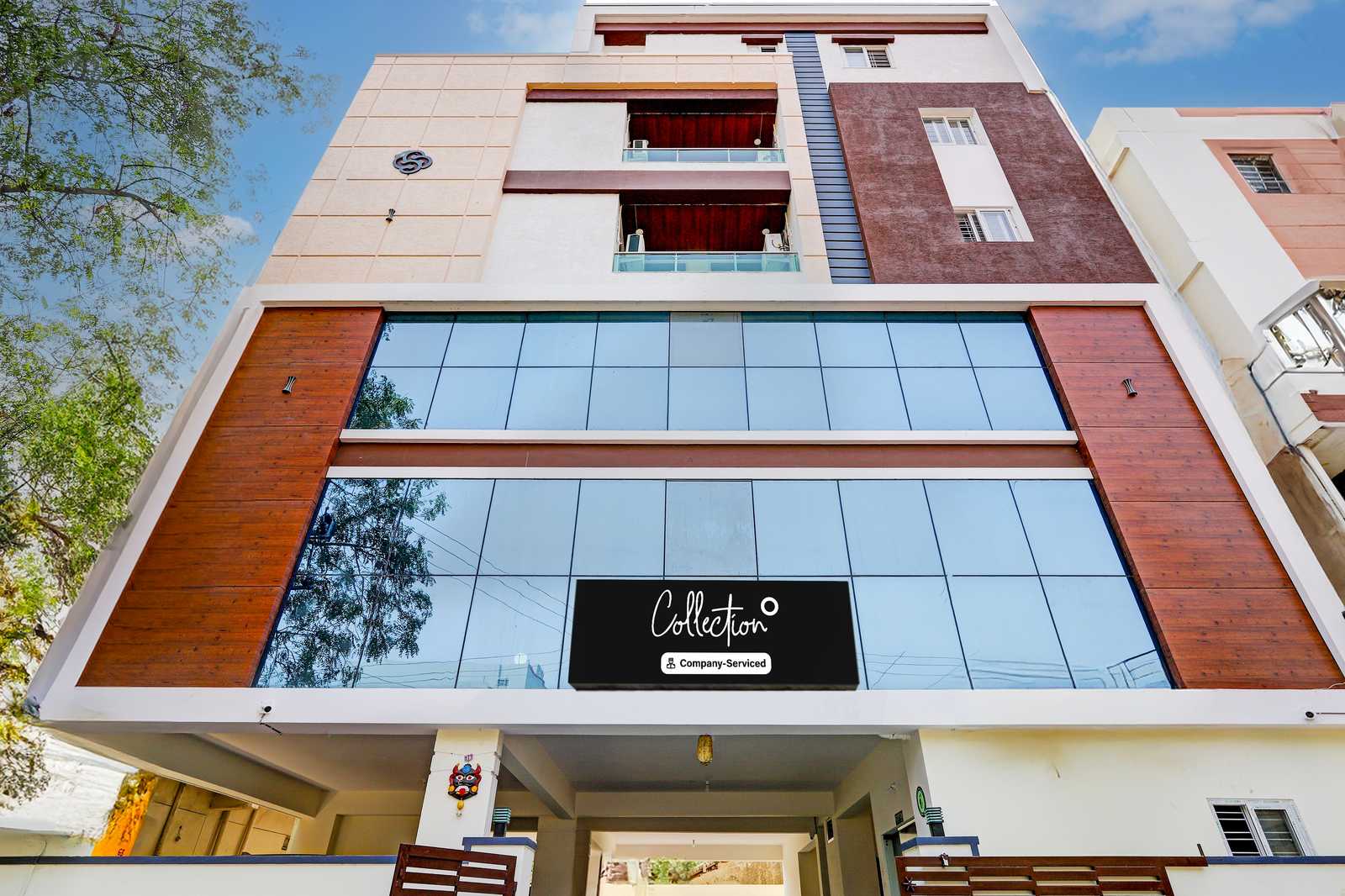 Collection O DTU Rohini Formerly Hotel Golden - Tap to explore photos