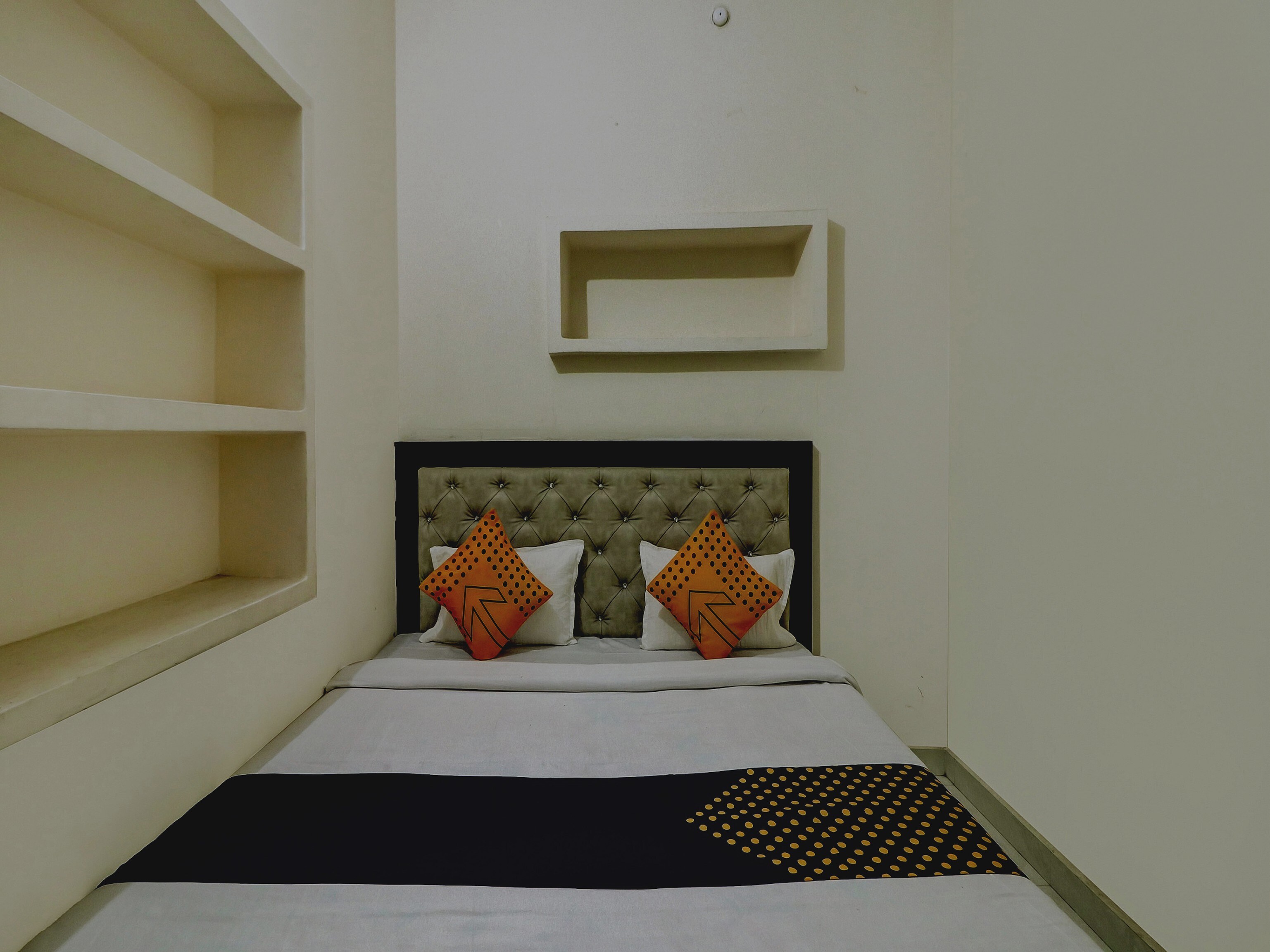 SPOT ON L G Guest House - Tap to explore photos
