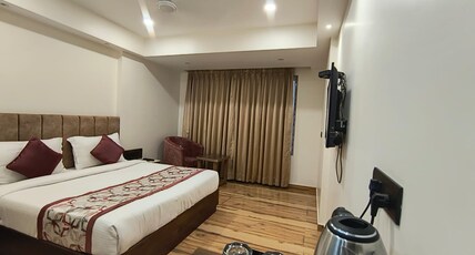 HOTEL LAVISH INN Room Type - Deluxe Room
