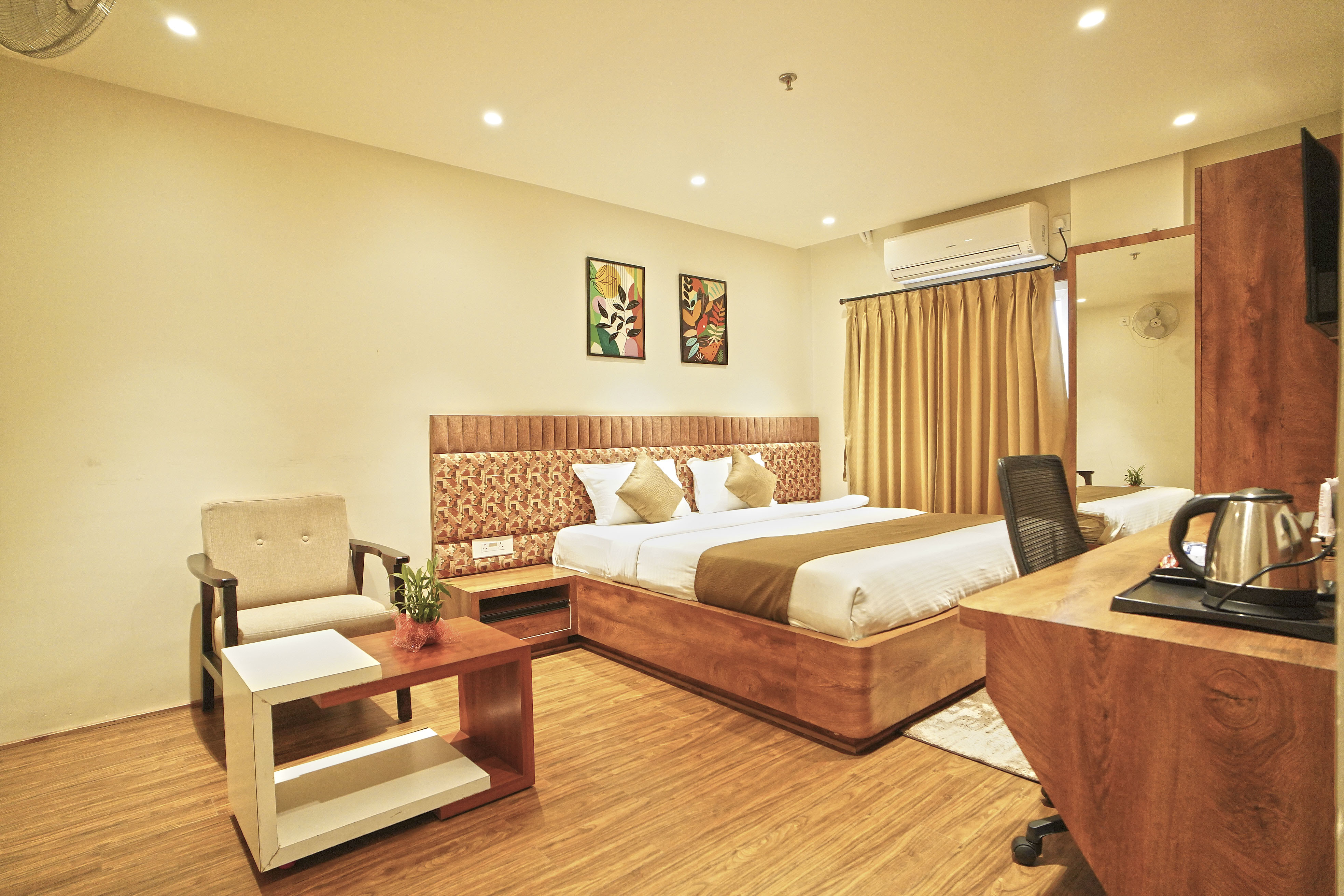 Hotel Ekta International - Tap to explore photos