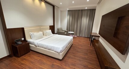VEERASA HOTEL Room Type - EXECUTIVE ROOM