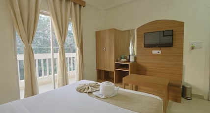 Citrine Hotel - 10 minutes from Railway Station Room Type - DELUXE ROOM AC Citrine Hotel - 10 minutes from Railway Station Room Type - DELUXE ROOM AC