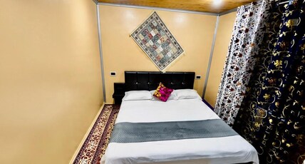 New Biloo Palace Group Of Houseboats Room Type - Double Room with Private Bathroom