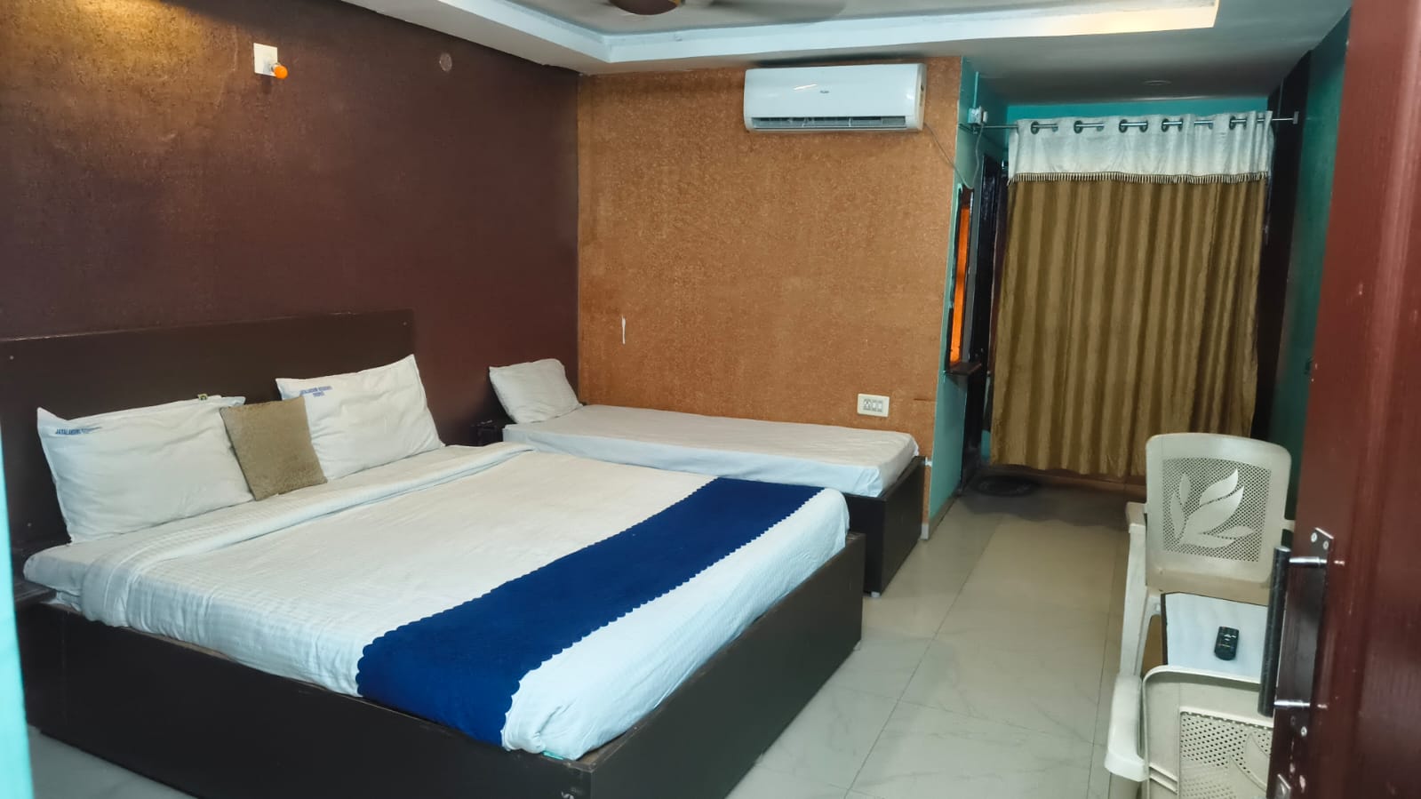 Hotel Jaylakshmi Residency - Tap to explore photos