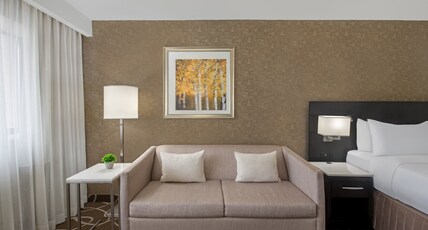 Crowne Plaza KITCHENER-WATERLOO Room Type - 1 King Bed Premium