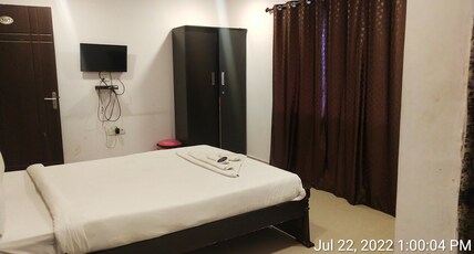 The Metro International Hotel Room Type - AC CLASSIC ROOM