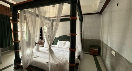ESAKKI PALACE Room Type - King Bed Room