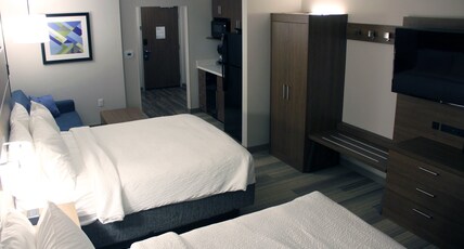 Holiday Inn Express & Suites EAU CLAIRE WEST I-94 Room Type - 2 Queen Suite Dining Kitchen
