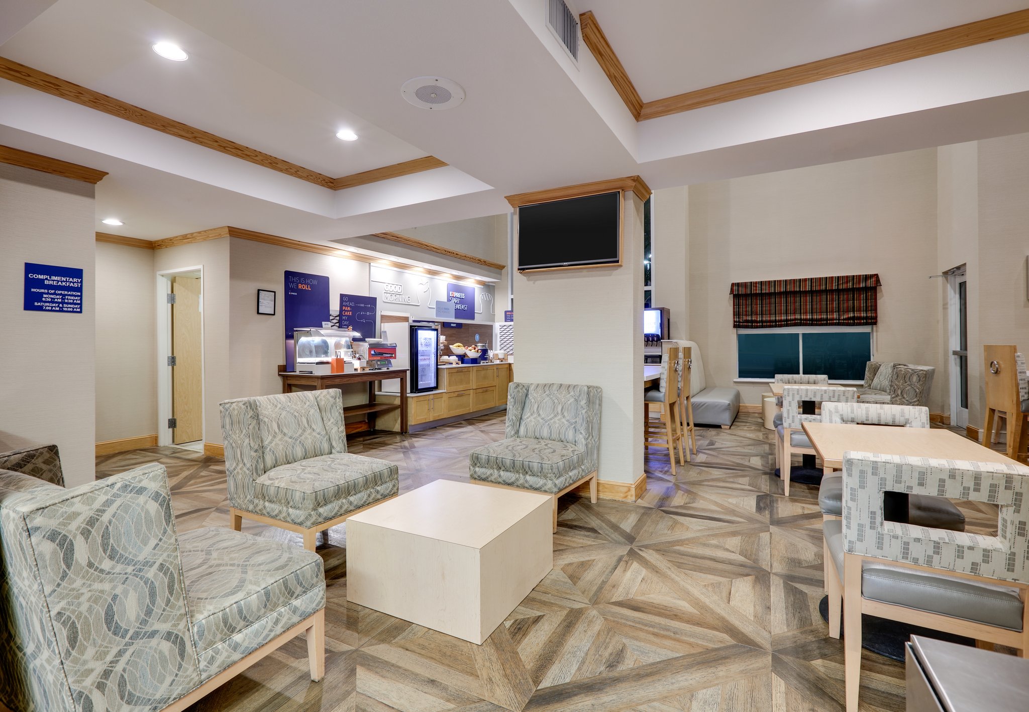 Holiday Inn Express & Suites SAN ANTONIO - Tap to explore photos