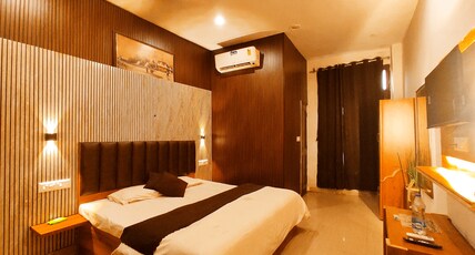 THE SKY NINE 9 - A Premium In Budget Hotel By SKY Hotels Room Type - Super Deluxe Room