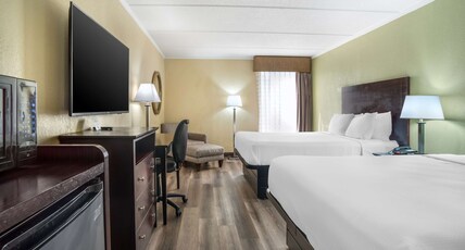 Best Western Gastonia Room Type - 2 Queen Beds, Non-Smoking, High Speed Internet Access, Microwave And Refrigerator, Work Desk, Full B Best Western Gastonia Room Type - 2 Queen Beds, Non-Smoking, High Speed Internet Access, Microwave And Refrigerator, Work Desk, Full B