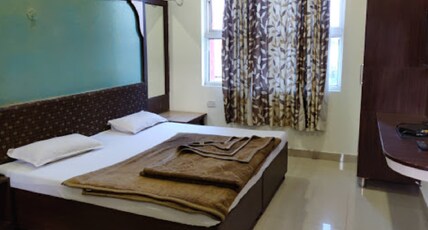 Girnar Guest House Room Type - Premium Room