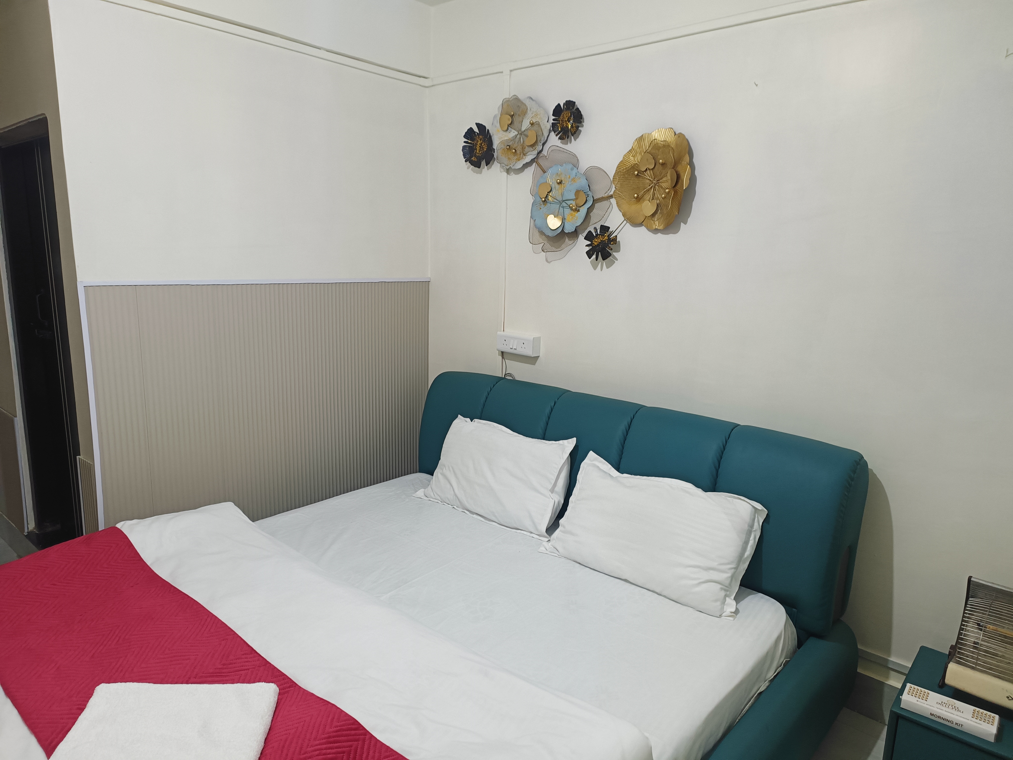 Hotel Dilli Phu - Tap to explore photos