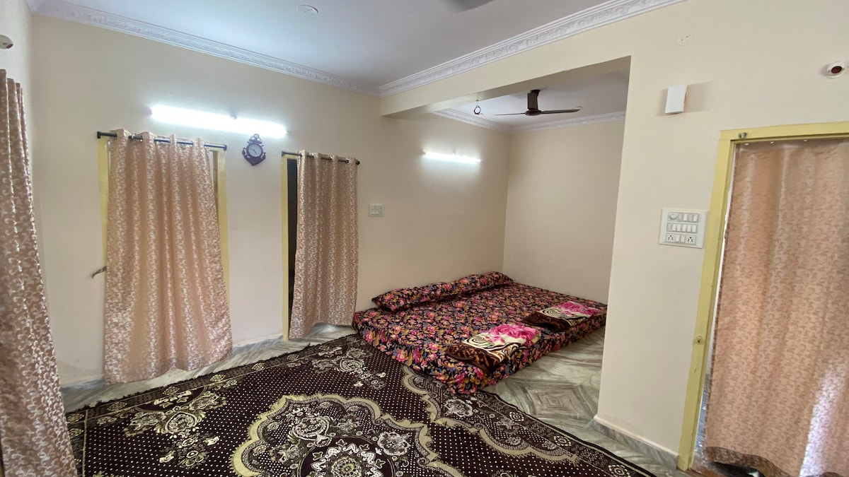 Galaxy Retreat Stylish 2BHK in Charminar Hyd - Tap to explore photos