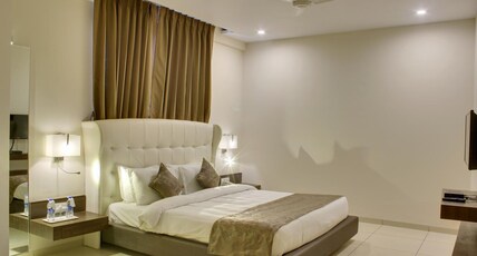 Hotel Lake View Room Type - Premium Studio