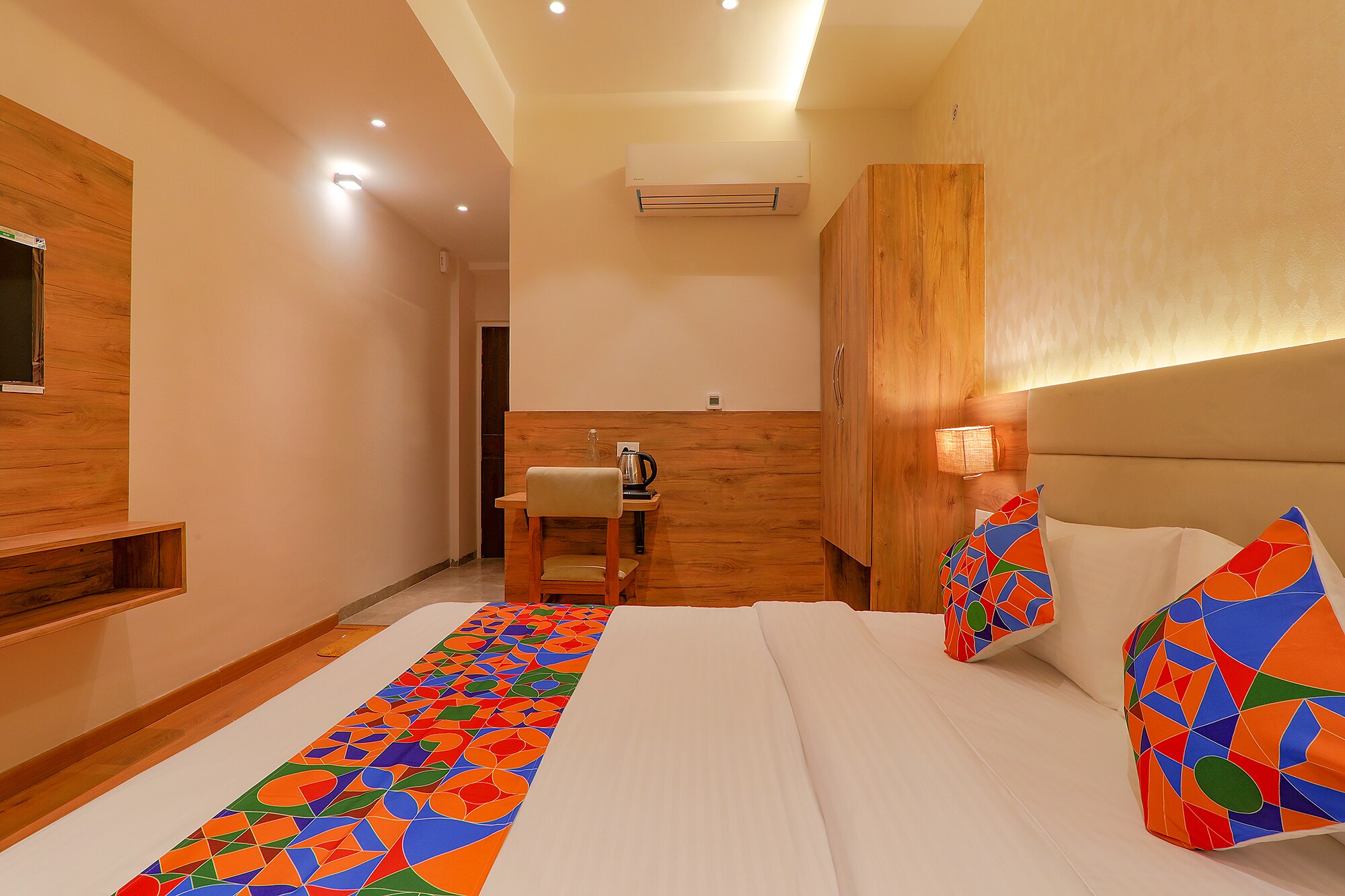 Fabhotel Pratham inn-1km from Gomti Nagar Railway Station - Tap to explore photos