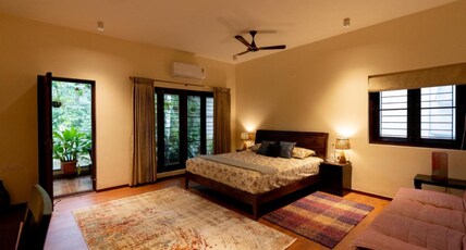Luho 125 Koramangala Room Type - Deluxe Double Room with Balcony (Den)