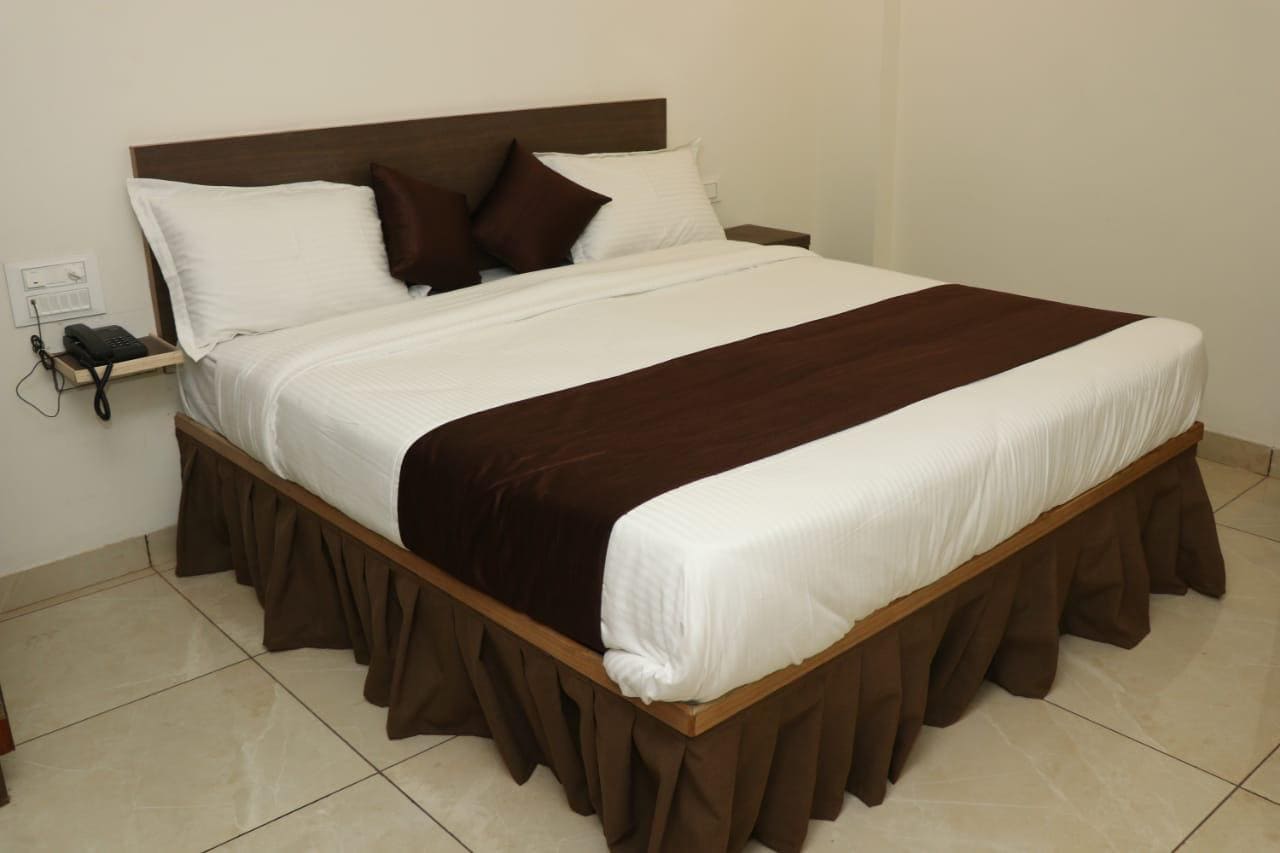 Hotel Golden Rays - Tap to explore photos