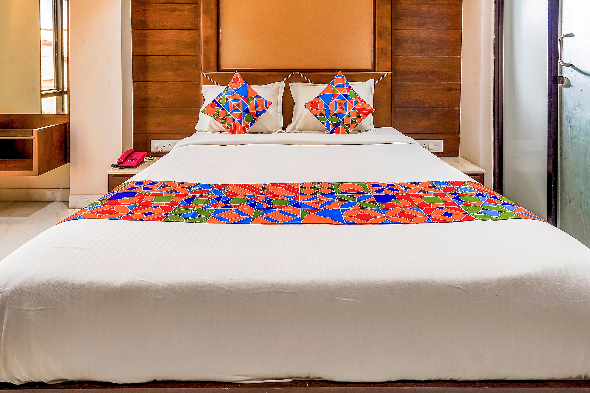FabHotel Eros 211 - Nr. Sreebhumi - Tap to explore photos