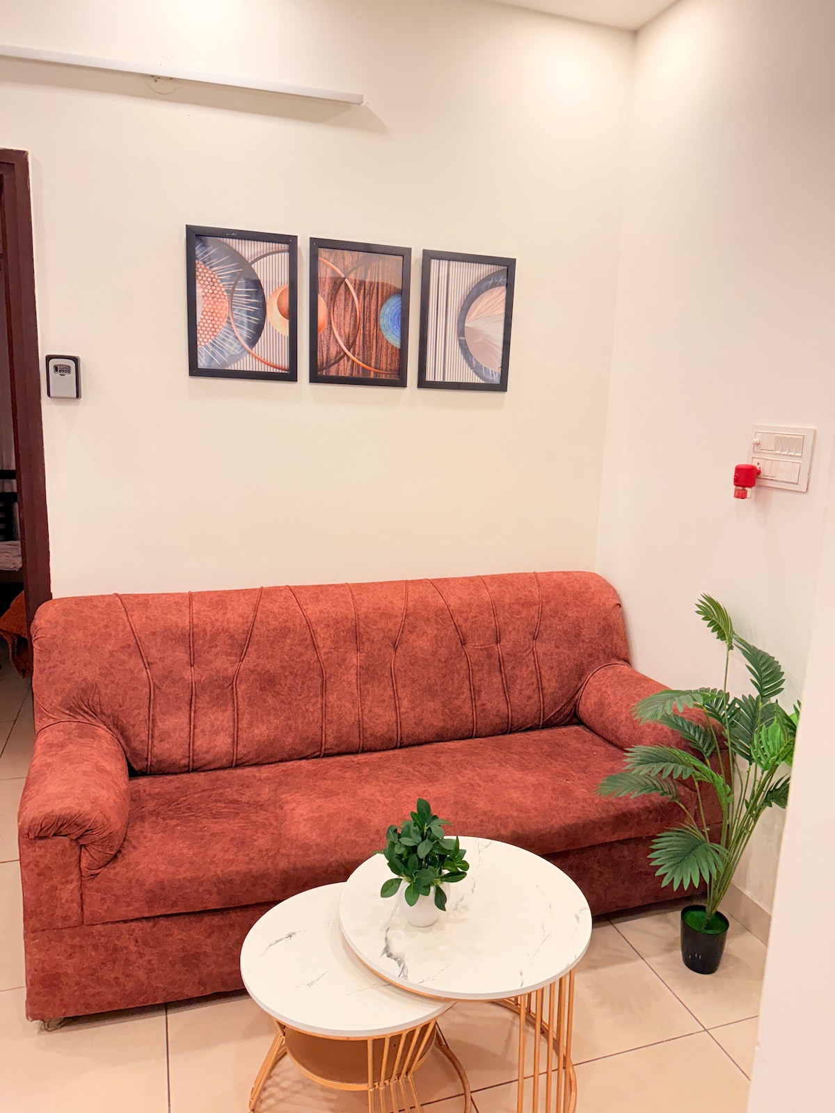 Jacuzzi 1BHK Suite in Koramangala Elevator AC R2 - Tap to explore photos