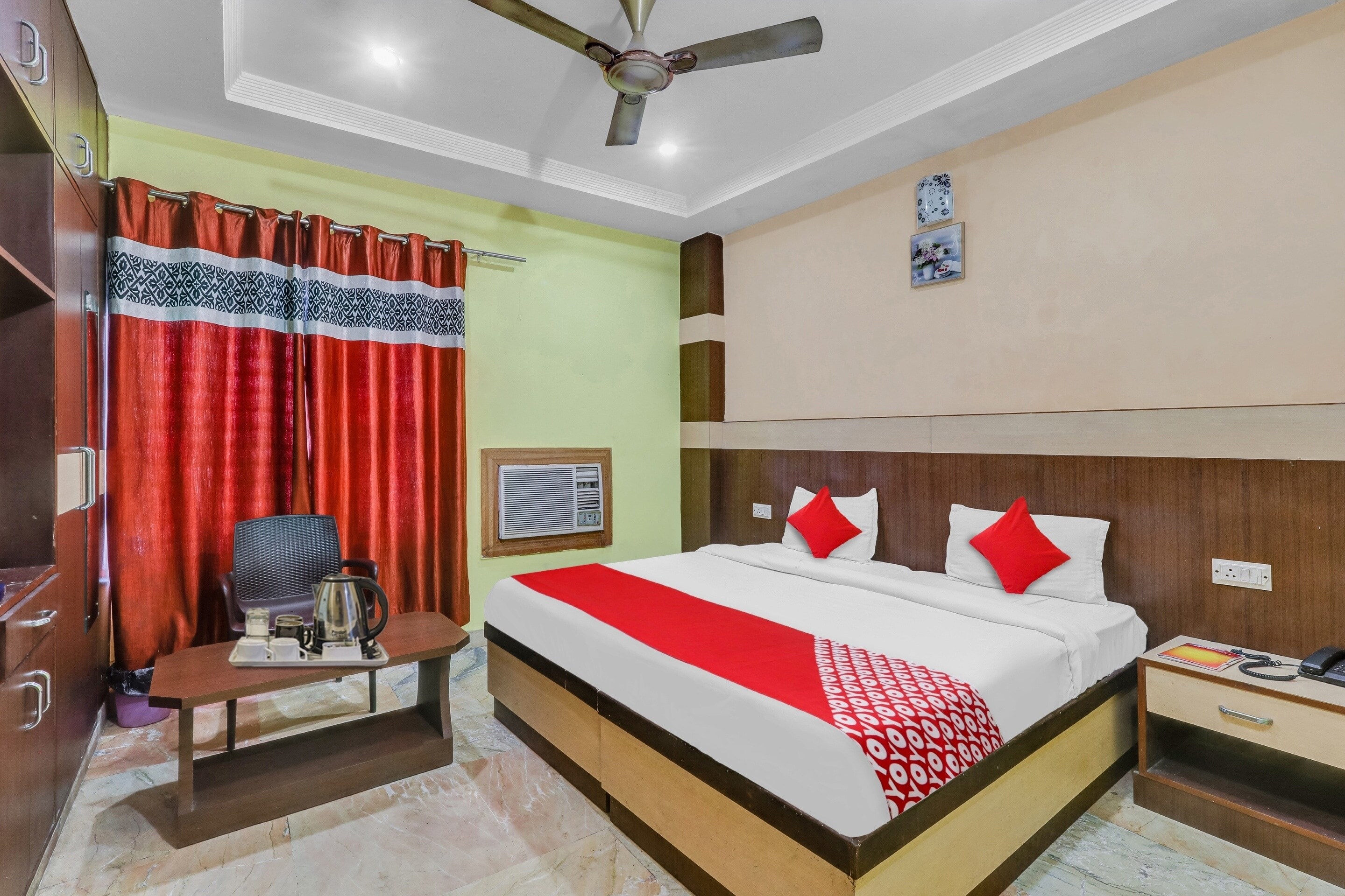 Hotel O by OYO Crystal Near Gomti Riverfront Park - Tap to explore photos