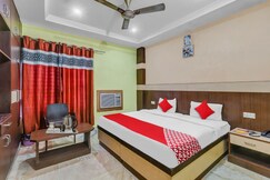 Hotel O by OYO Crystal Near Gomti Riverfront Park