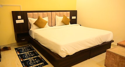 Shree Shubhgiri Mahal Room Type - Deluxe King Bed Room