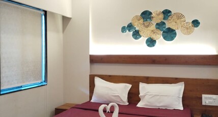 Hotel Amit Executive Room Type - Deluxe Room Ac River View (With Balcony) Hotel Amit Executive Room Type - Deluxe Room Ac River View (With Balcony)