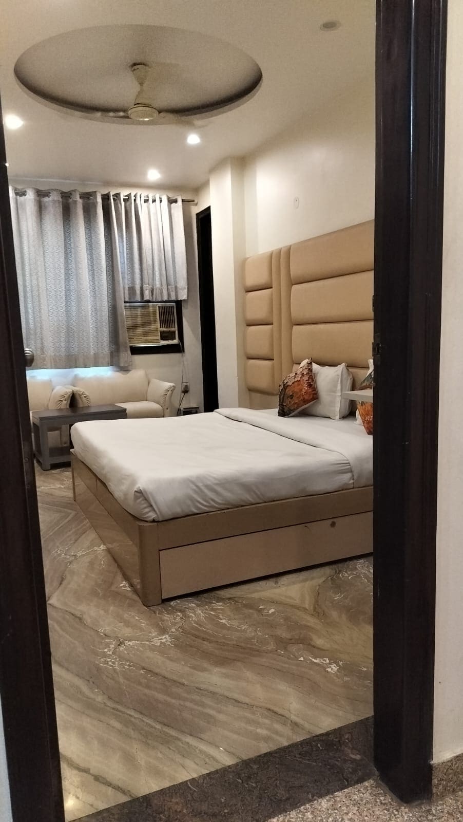 Hotel Amrit Villa in Karol Bagh Delhi - Tap to explore photos