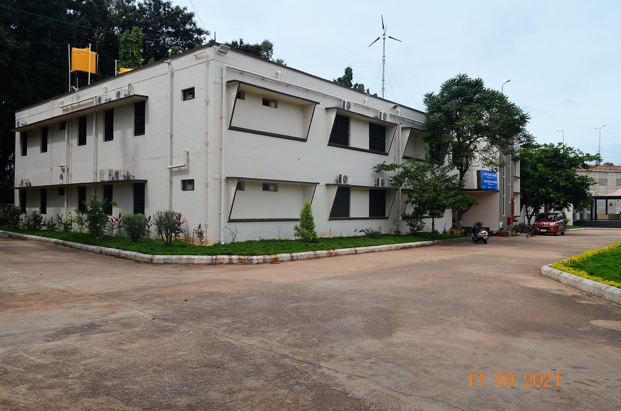 Hotel Mayura Vijayanagar Hampi (TB Dam) - Tap to explore photos
